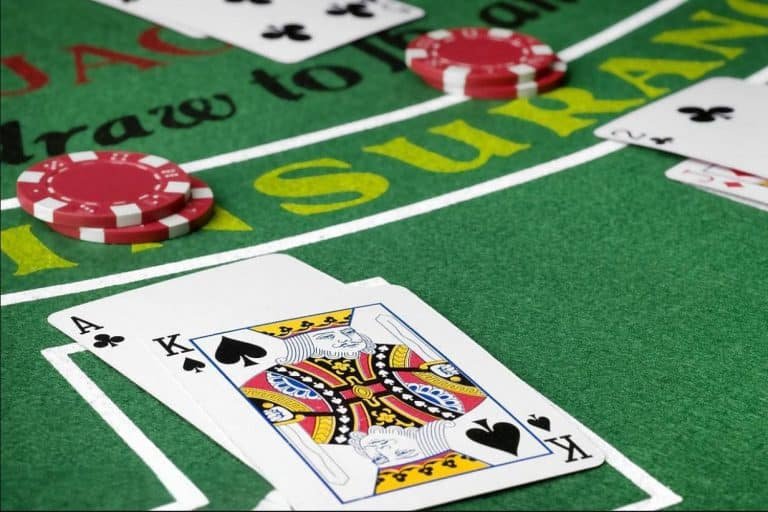 Giao diện ứng dụng 32bet trên điện thoại di động, hỗ trợ đầy đủ tiếng Việt